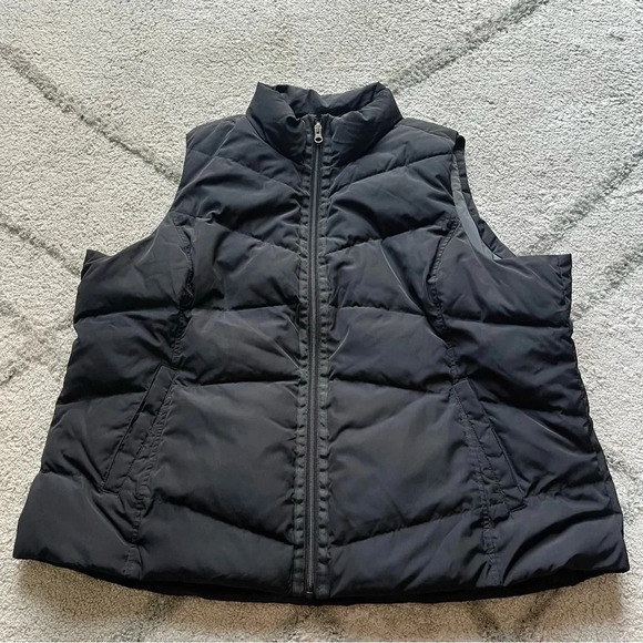 Lands End black puffer vest winter down filled feathers  2X - Picture 1 of 9